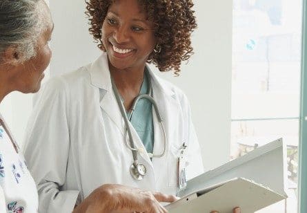 médica com paciente para ilustrar texto sobre sonho de ser médico