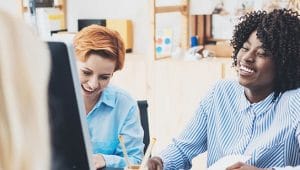 pessoas no mercado de trabalho representando a ética necessária no trabalho