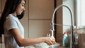 estudante que mora sozinha