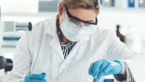 profissional de biomedicina