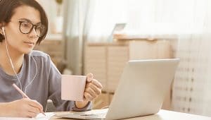 estudante de graduação a distância